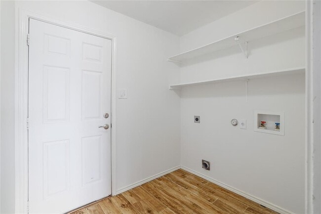 Building Photo - 13237 Coomes Dr