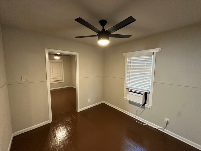 Building Photo - 2717 Napoleon St