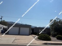 Building Photo - 2108 Muriel St NE