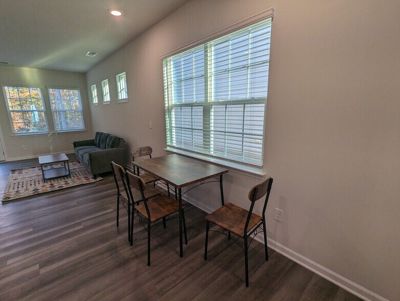 Building Photo - Room in Single Family Home on Kennerly Ctr Dr