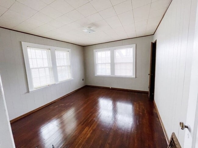 Building Photo - 2 bedroom home in great neighborhood