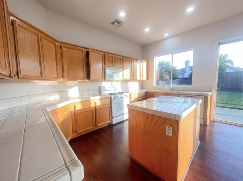 Building Photo - 8137 Wyndwillow Way