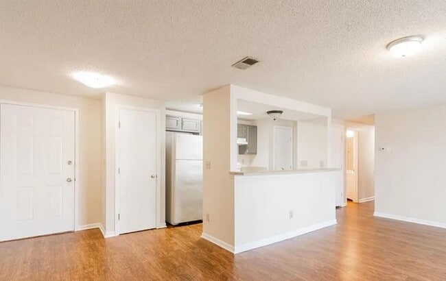 Building Photo - Freshly Renovated 3BR Condo Steps from UNC...