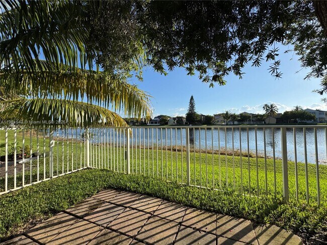 Building Photo - 794 San Remo Dr
