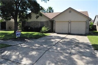 Building Photo - 2119 Fountain Dr