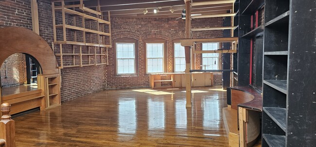 Custom Built-ins / Exposed Beams - 86 Bedford St