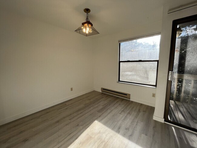 Building Photo - Spacious 2BD/1.5BA Ground-Floor Apartment with Spacious Bedrooms & Modern Kitchen Layout