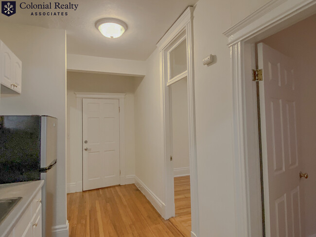 Building Photo - 6 Camelot Ct
