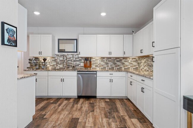 Building Photo - 712 Ruby Isle Dr