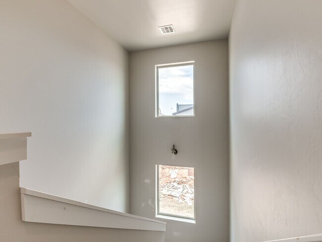 Building Photo - Beautiful New Construction Home in Edmond/...