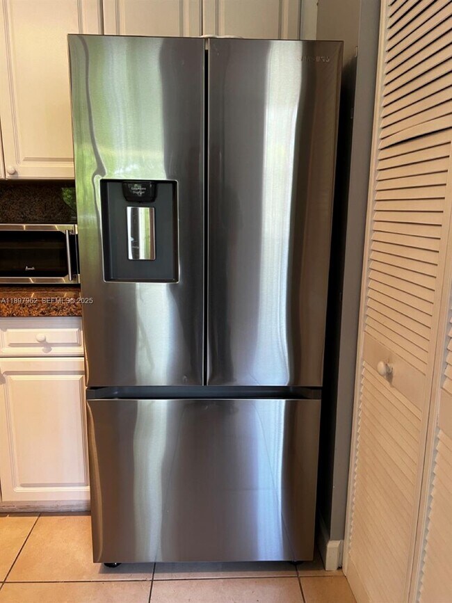 Building Photo - 19501 E Country Club Dr