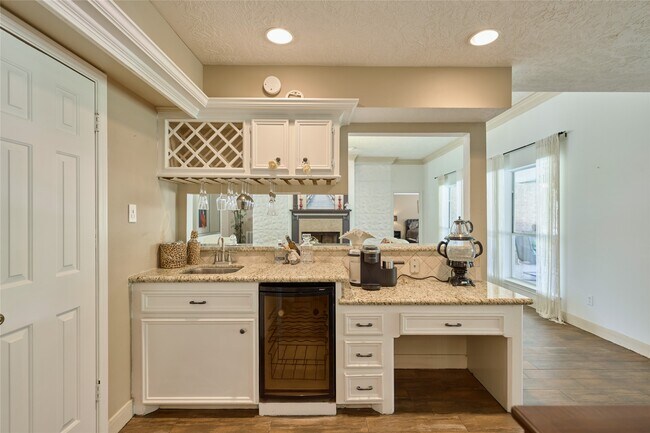 Building Photo - 121 April Waters Dr N