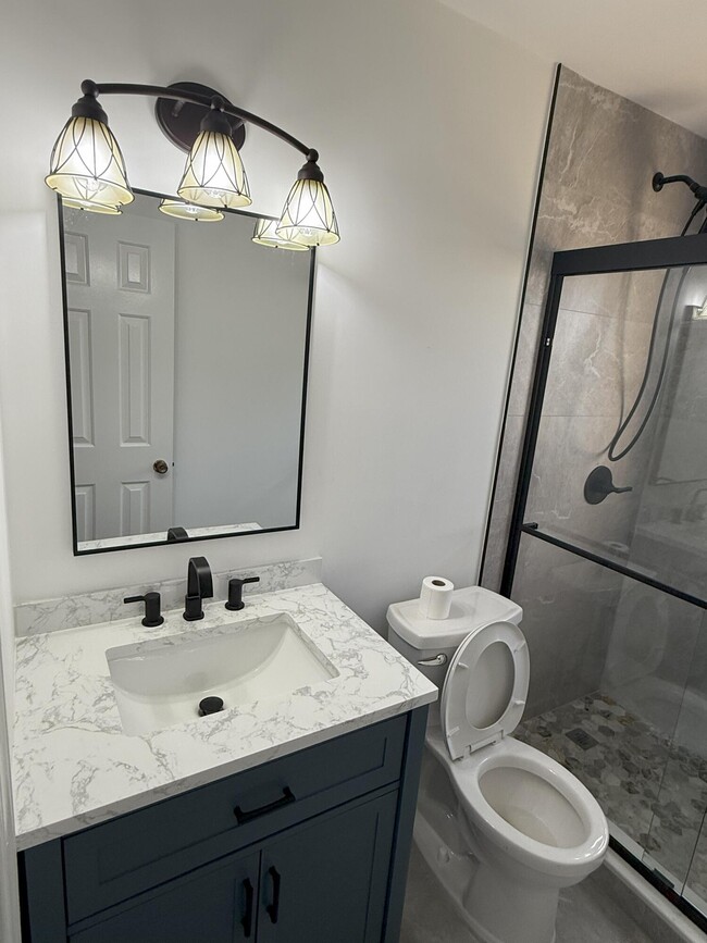 Building Photo - 440 Glenwood Dr