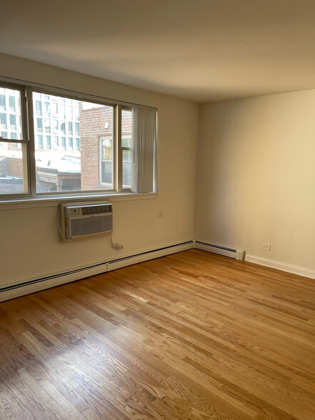 Building Photo - 3710 N Pine Grove Ave