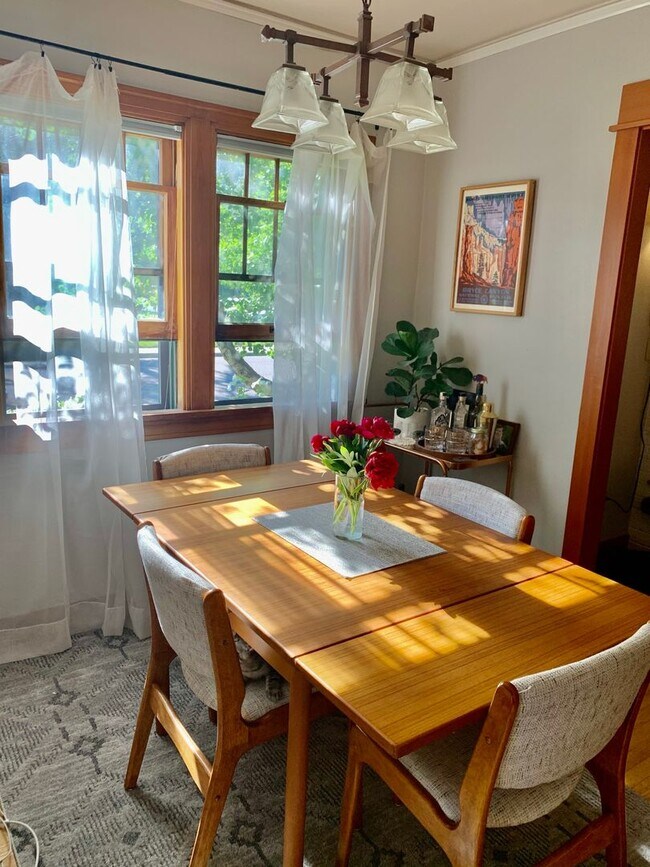 Building Photo - Charming 3 Bed, 2 Bath Craftsman in Missoula’s Coveted University Area