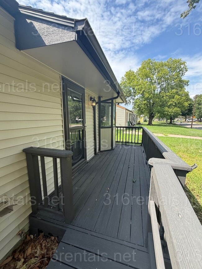 Building Photo - $1195 - 2 bedroom/ 1 bathroom - Haysville ...