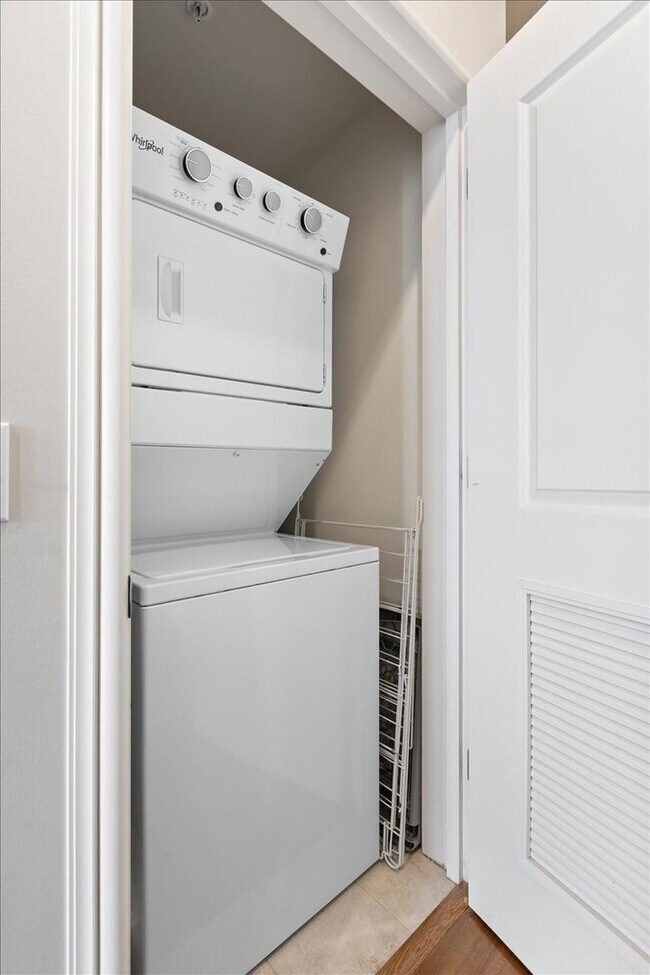 Building Photo - 850 N Lake Shore Dr