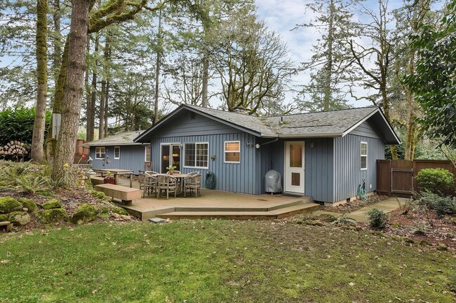 Building Photo - Quaint Remodeled Ranch in Lake Oswego