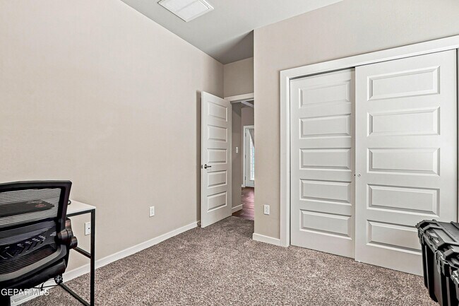 Building Photo - 13689 Flora Vista Ave