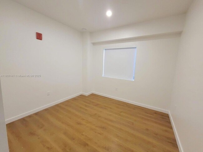 Building Photo - 1950 Fletcher St