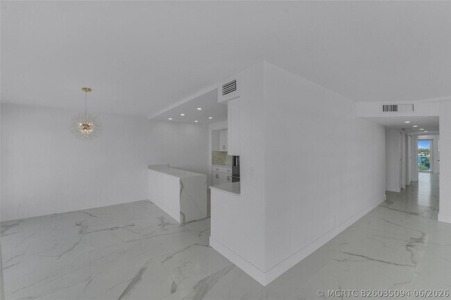 Building Photo - 3900 Galt Ocean Dr