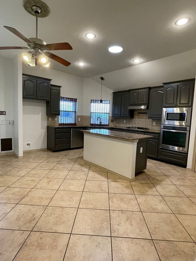 Building Photo - Beautiful Tehama Ridge Home in Cul-de-sac ...