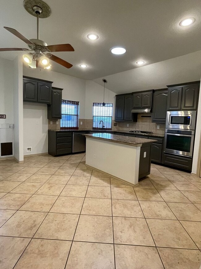 Building Photo - Beautiful Tehama Ridge Home in Cul-de-sac with Park!