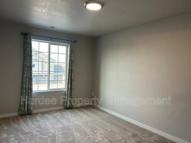 Building Photo - 7051 W Plateau Crk Dr