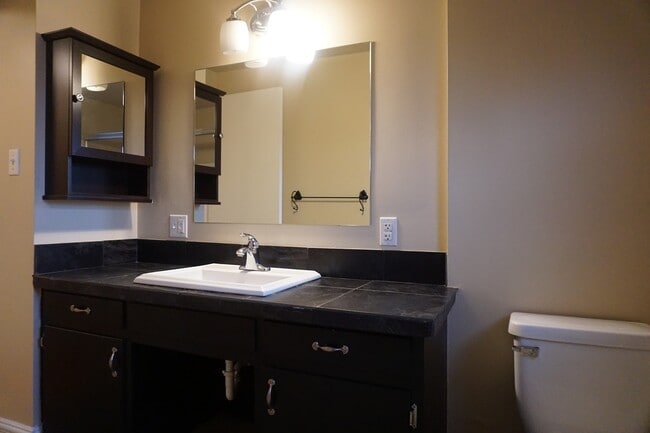 Building Photo - Bountiful 3 Bedroom 2 Bath Home