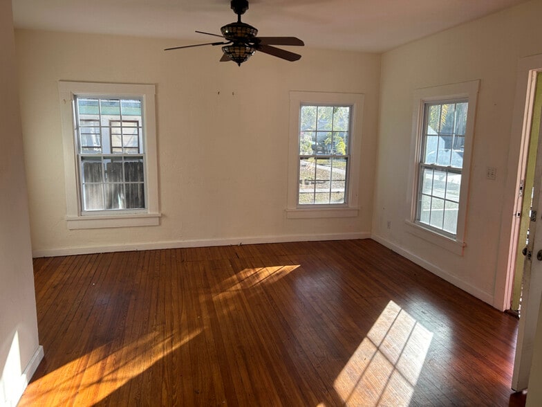 Building Photo - 2535 2nd Ave N