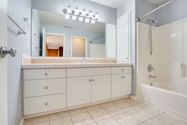 Building Photo - 4Bd/2.5Ba Two Story House - Available Soon!