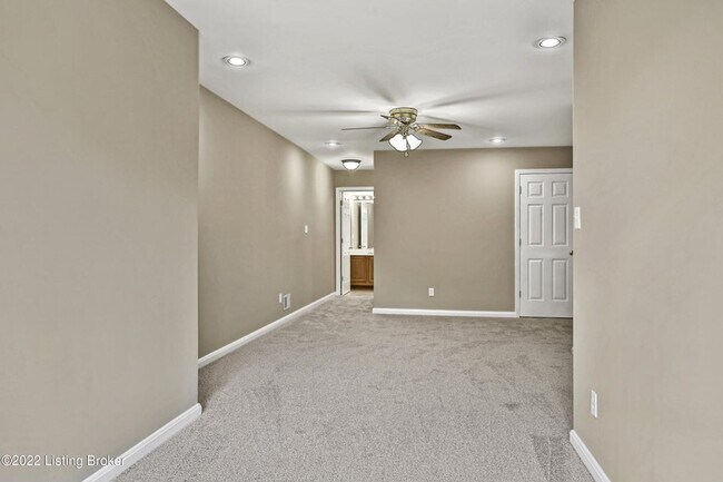 Building Photo - Super Nice Shelbyville Condo For Rent