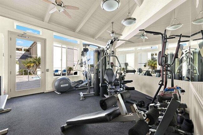 Building Photo - 1 Bed/1 Bath Crown Point Condo with Bay Views