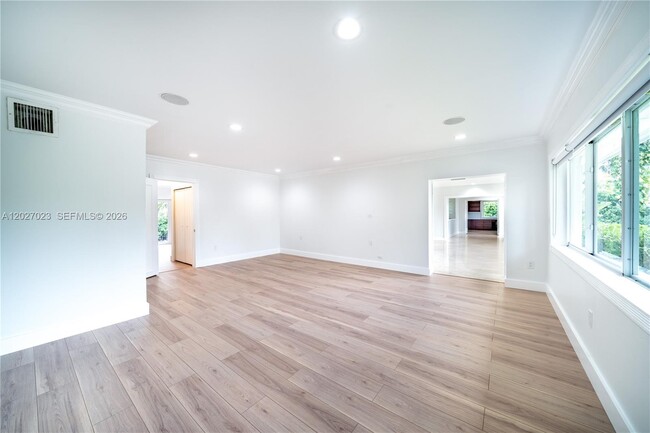Building Photo - 9835 W Broadview Dr