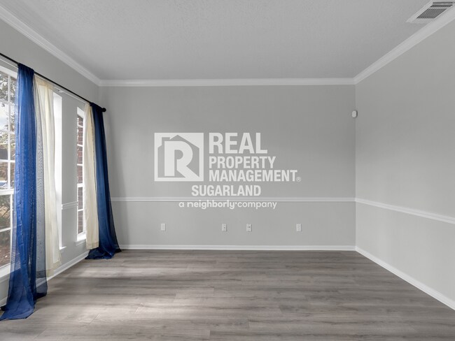 Building Photo - Executive Living in the Heart of Sugar Land