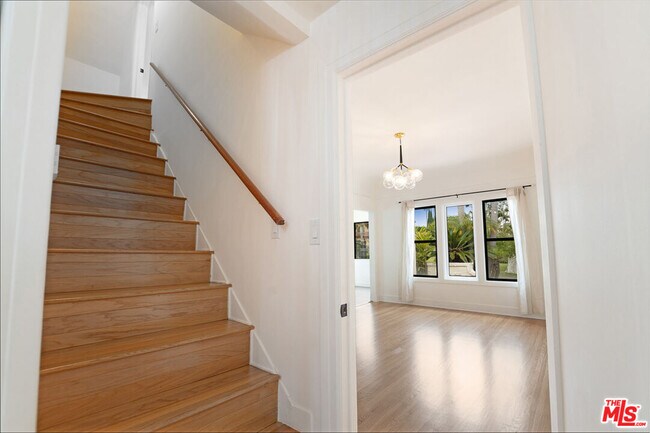 Building Photo - 449 S Citrus Ave
