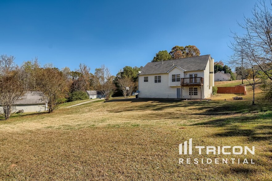 Building Photo - 1401 Lancaster Ct