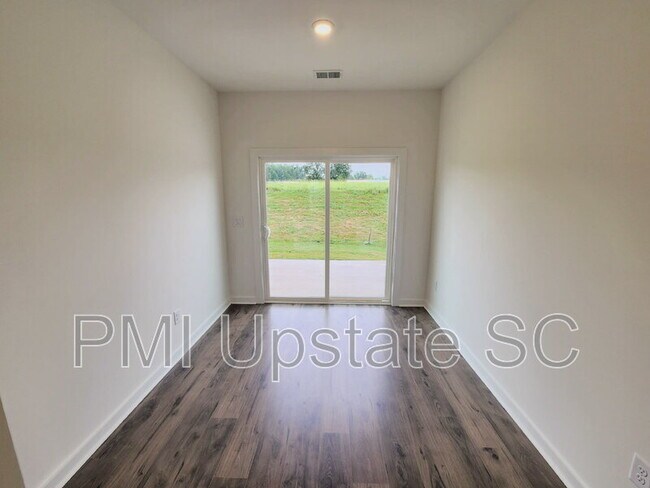 Building Photo - 1283 Westgate Vlg Dr