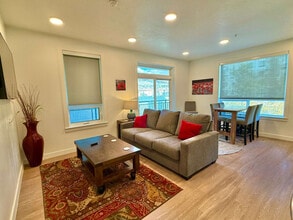 Building Photo - 385 S 400 E