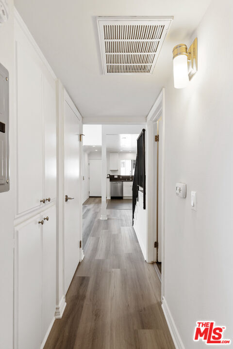 Building Photo - 6212 Fulton Ave