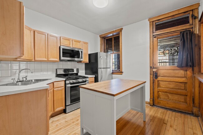 Building Photo - 2408 N Surrey Ct