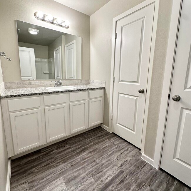 Building Photo - 2106 N Avenue J