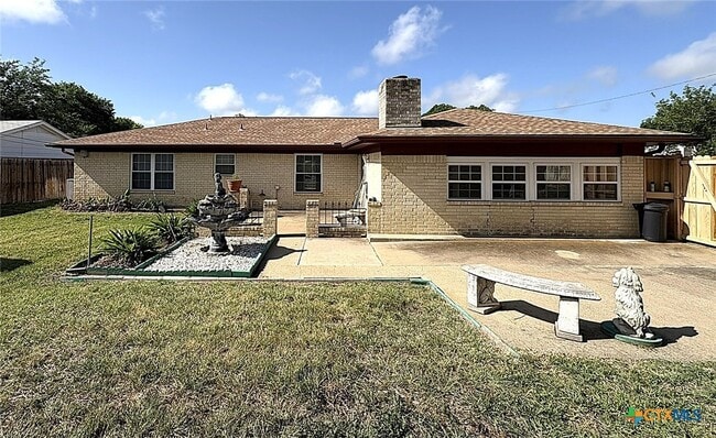 Building Photo - 1613 Velma Ave