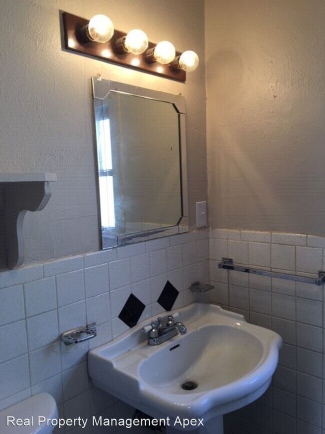 Building Photo - 3 br, 1 bath House - 706 S. Robinson Dr.