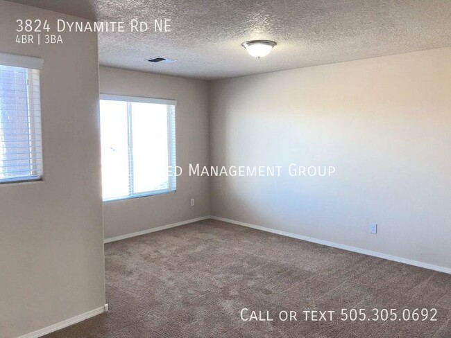 Building Photo - Spacious 4 bedroom Rio Rancho home. Large ...