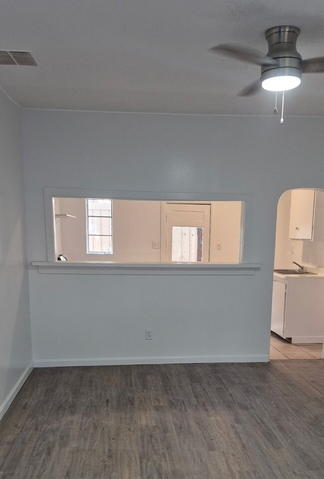 Building Photo - 640