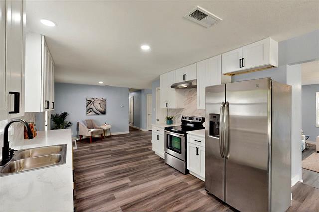 Building Photo - 1425 Oakhill Dr