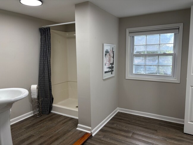 Building Photo - 3 Bedroom, 3 Bathroom House in Winston-Salem!