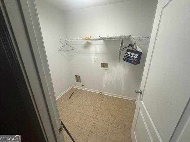 Building Photo - 61 Longwood Ct