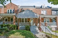 Building Photo - 1618 D St NE